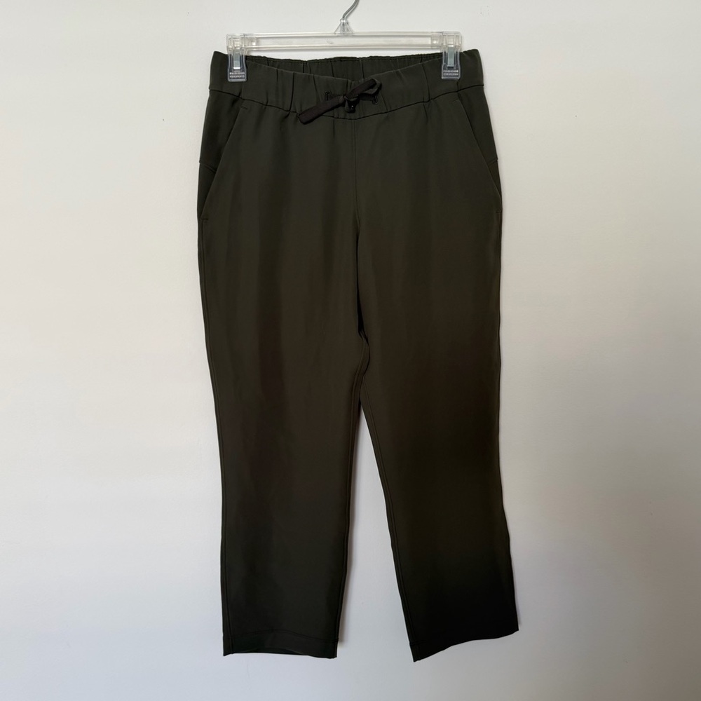 NWOT lululemon dark green cropped pants size 4